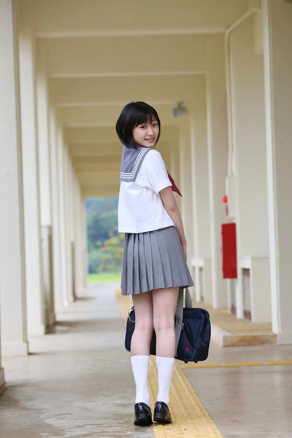 爆操极品白虎妹子没有演技全是感情